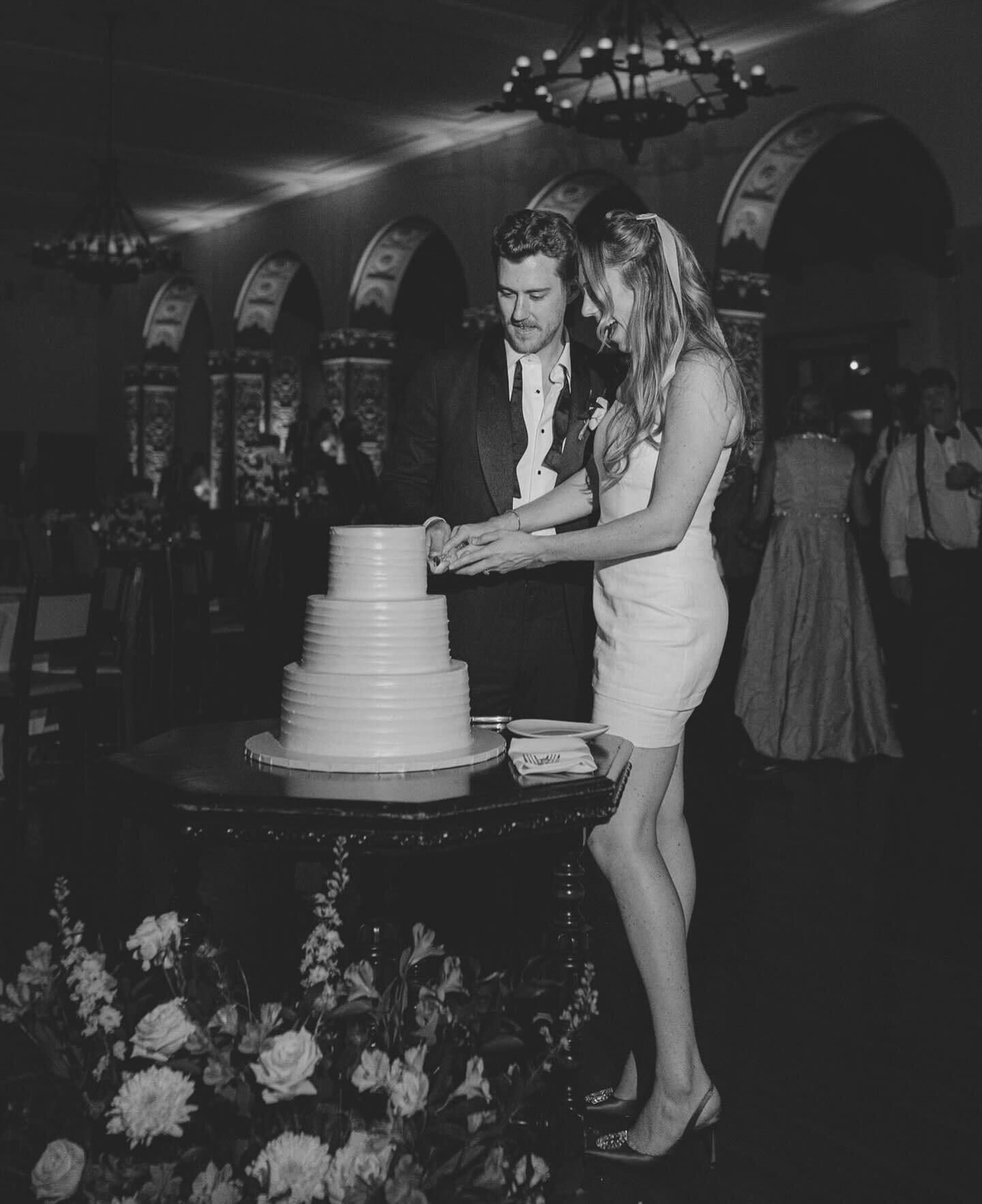 Because slicing that cake isn&rsquo;t just about dessert - it&rsquo;s the ultimate highlight of the evening! 🍰
Sharing that first bite as a married duo is a tasty mix of love and happiness, and Gioia and Michael totally rocked it! 

Also, how fun is