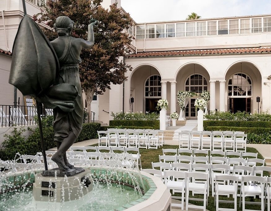 A garden wedding awaits you and your guests at the historic Ebell. 🍃 You can never go wrong with white chairs, white floral arrangements, and our charming water fountain. ⛲️ 
It&rsquo;s the perfect place to say I do🤍

#ebell #theebell #theebellofla