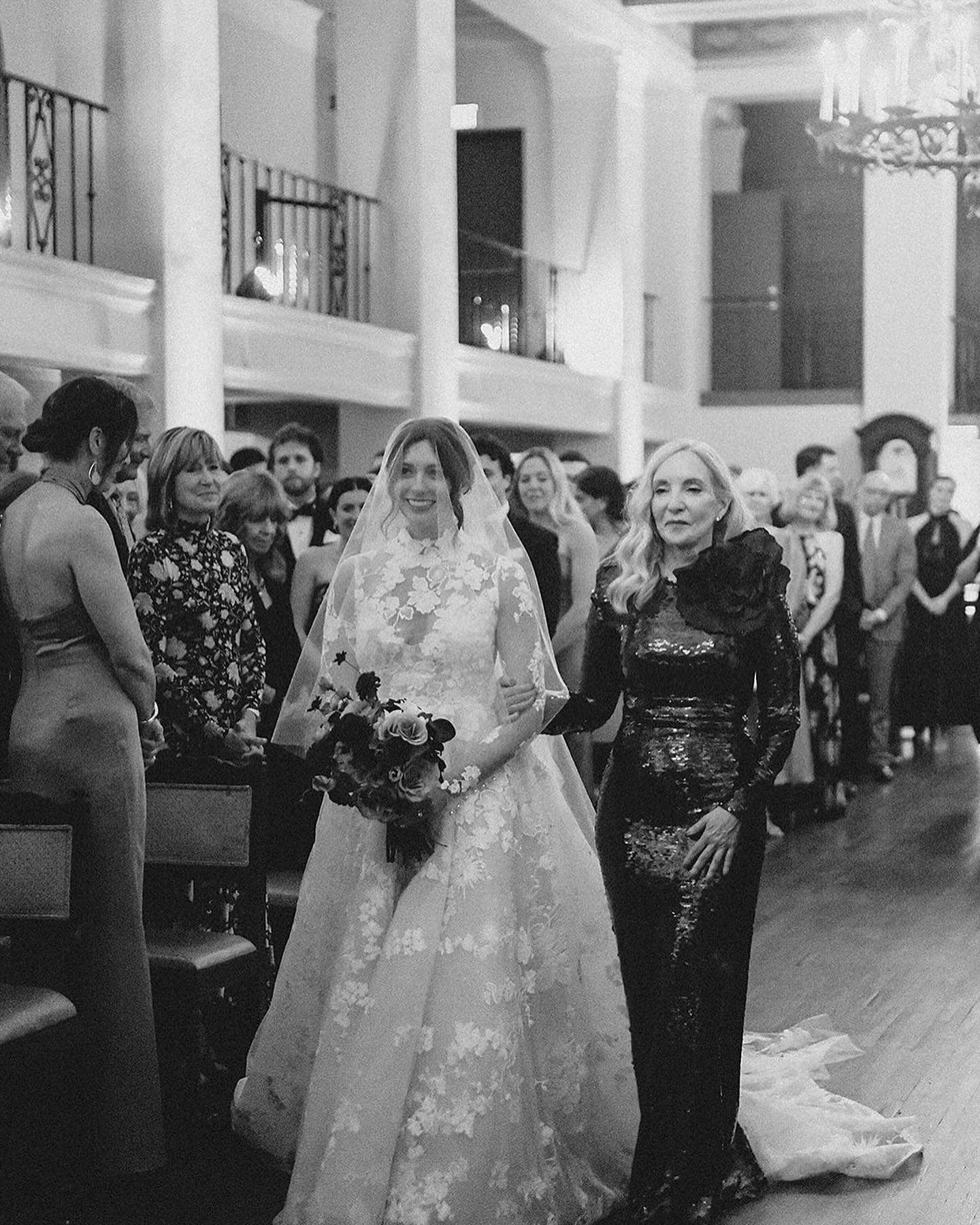 Can&rsquo;t nothing beat my mother&rsquo;s love🤍
How special is this mother&rsquo;s moment, walking her daughter down the aisle. Followed by images of the mother-daughter dance at the reception; both moments are a sweet and emotional gesture, filled