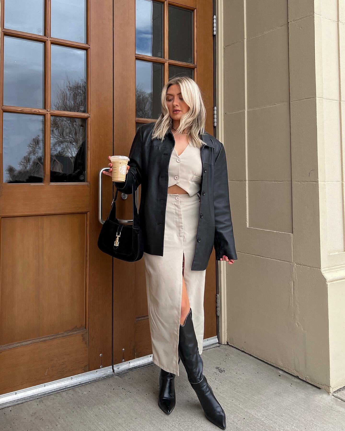 neutral tones 🤎🥠🖤

.

.

#neautraloutfit #casualfashion #springoutfitideas