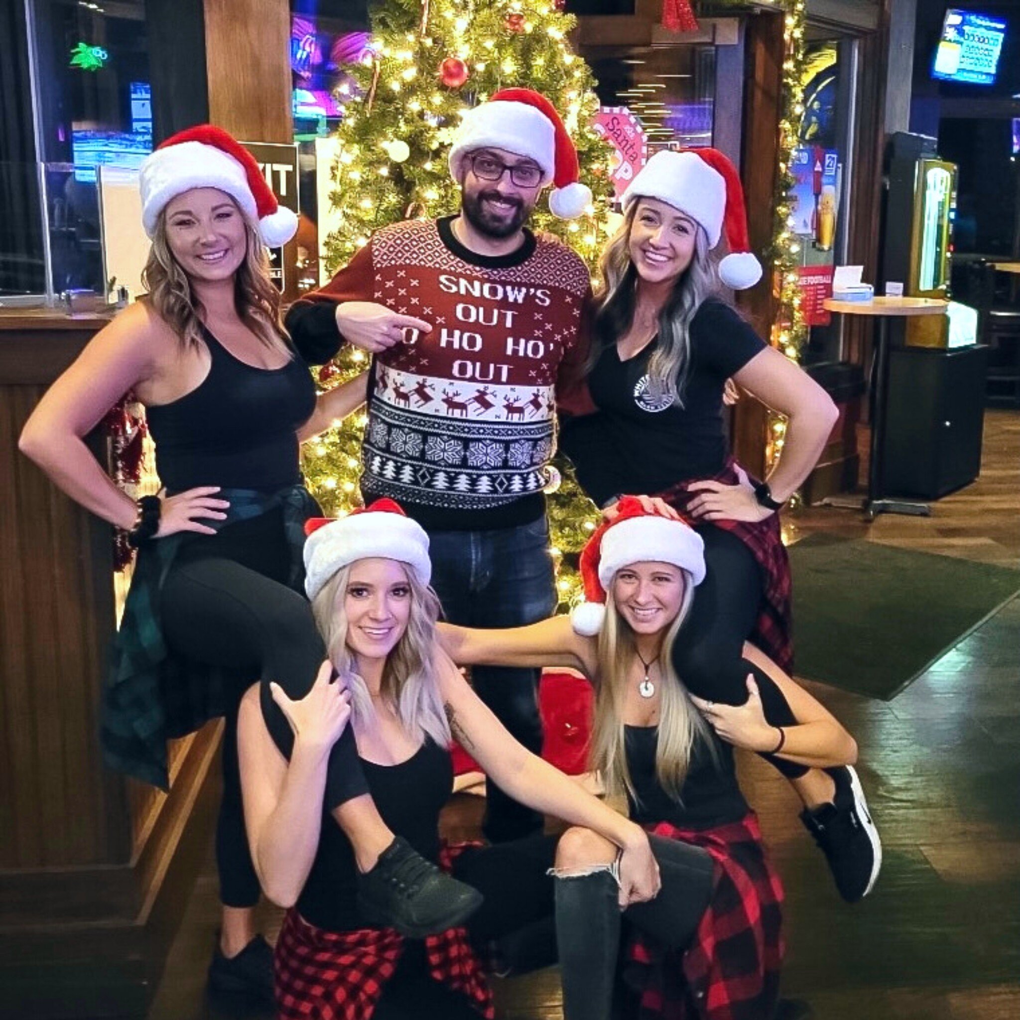 It's beginning to look a lot like the holidays at Yogis! 🎄Grab your cheer and a Christmas Beer with us! 🍻 #holiday #chrsitmas #christmasbeer #sportsbar