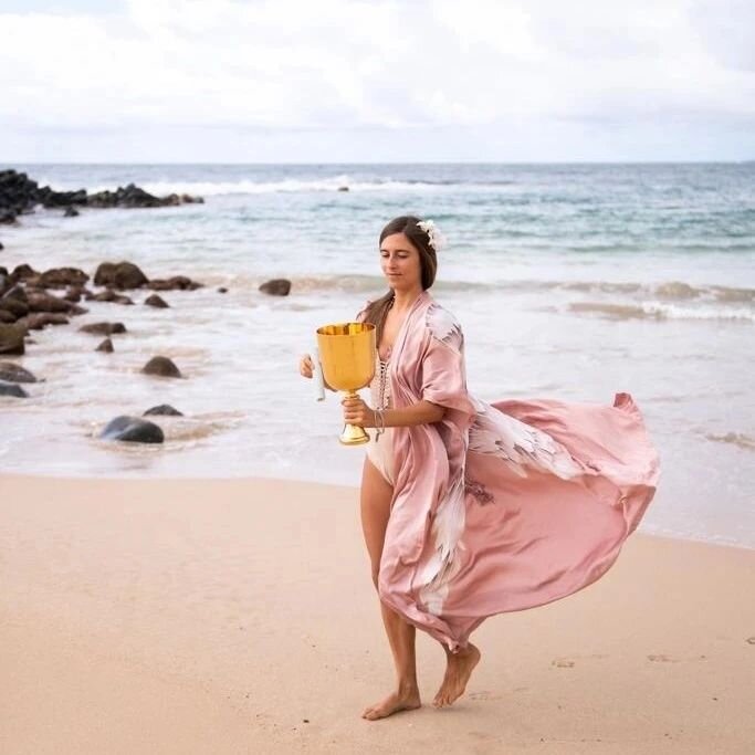 🌟 Embodied Abundance is one of the gifts of the feminine. 

✨️ We are calling all sisters ready to expand their capacity to receive. 

Some years ago Allie @moderngoddesslifestyle and Deya @cacaoamor met in Kauai. We felt an instant affinity and bot