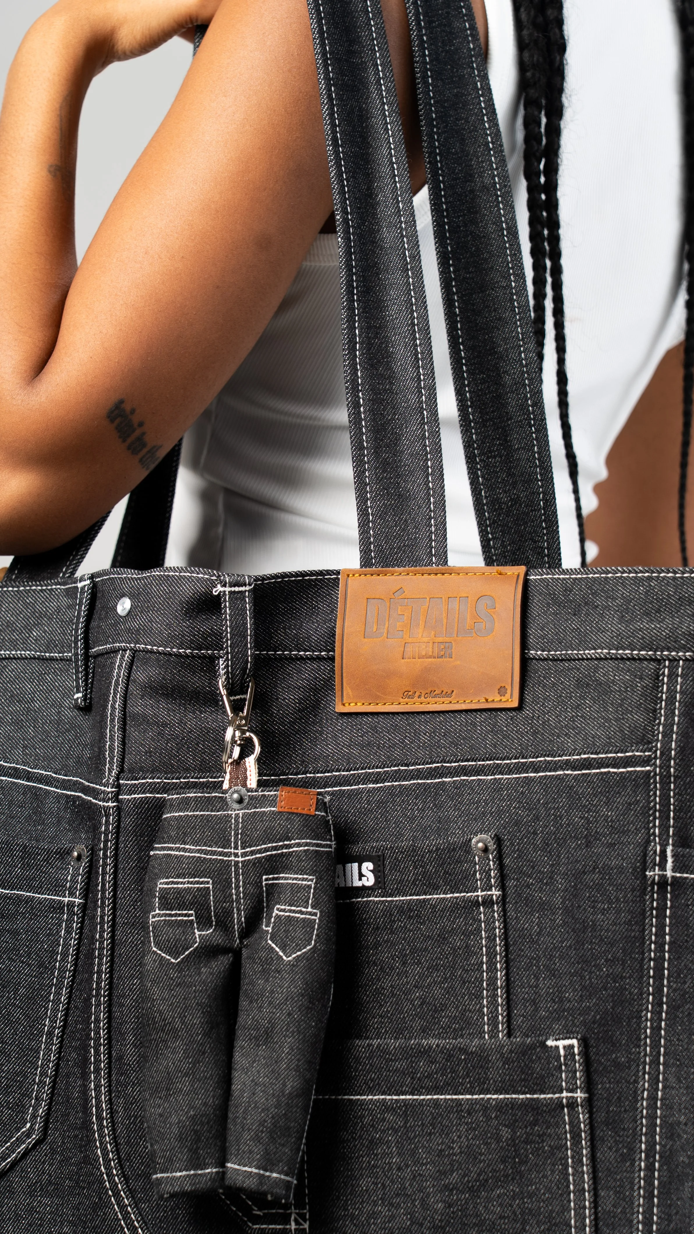 The mini jeans (keychains)