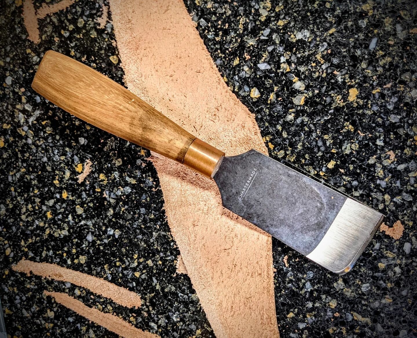 This skiving knife by @chartermade_leather_studio is simply the best hands down. Terrick is an artisan in every sense of the word and this handcrafted instrument is a testament to his experience, skill, and craftsmanship.

Buy one. It's the last one 