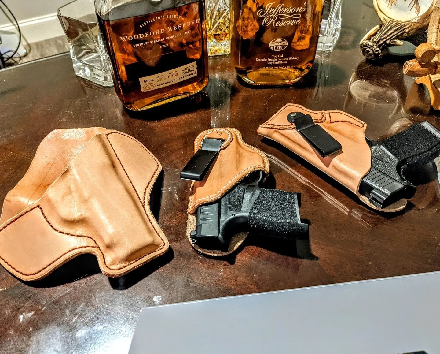 A few wet molded holsters for various compact/sub-compact models. IWB and OWB @sigsauerinc @springfieldarmoryinc 

#leather 
#leathercraft 
#leatherwork 
#saddlestitch 
#vegtan 
#concealedcarry 
#handmade 
#madeinamerica 
#2a
