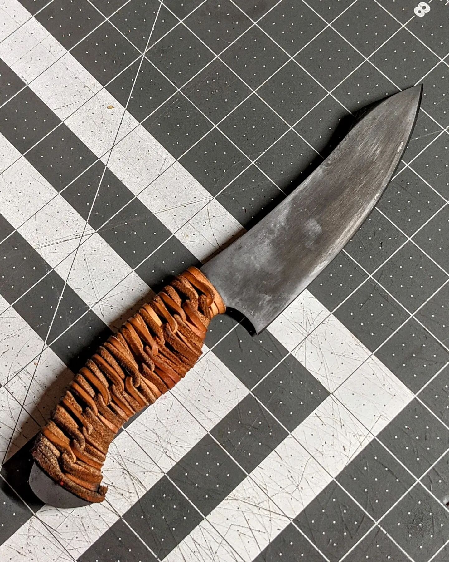 Leather wrap handle on this custom knife made by Rock Knives. Vegtan 1/8&quot; strip treated with mink oil

#leather 
#leatherwork 
#leathercraft 
#vegtan 
#knives 
#handmade 
#madeinamerica
