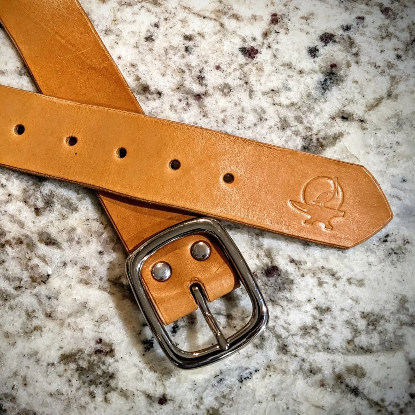 The first @parishiron prototype belt. Simple, no stitch, center bar buckle, 10oz dyed vegtan from @hermannoakleather with beveled and waxed edges.

#leather 
#leathercraft 
#leatherwork 
#leatherbelt 
#vegtan 
#parishiron