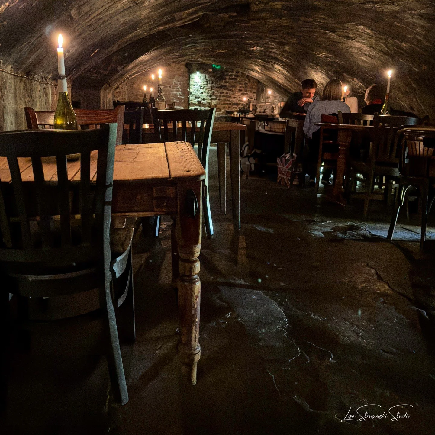 DESTINATION LONDON 

Eat and Drink like a Londoner! 

Gordon's Wine Bar is located in a candlelit underground cave in the heart of London and offers a long list of wines for any taste and a menu including charcuterie boards representing different are