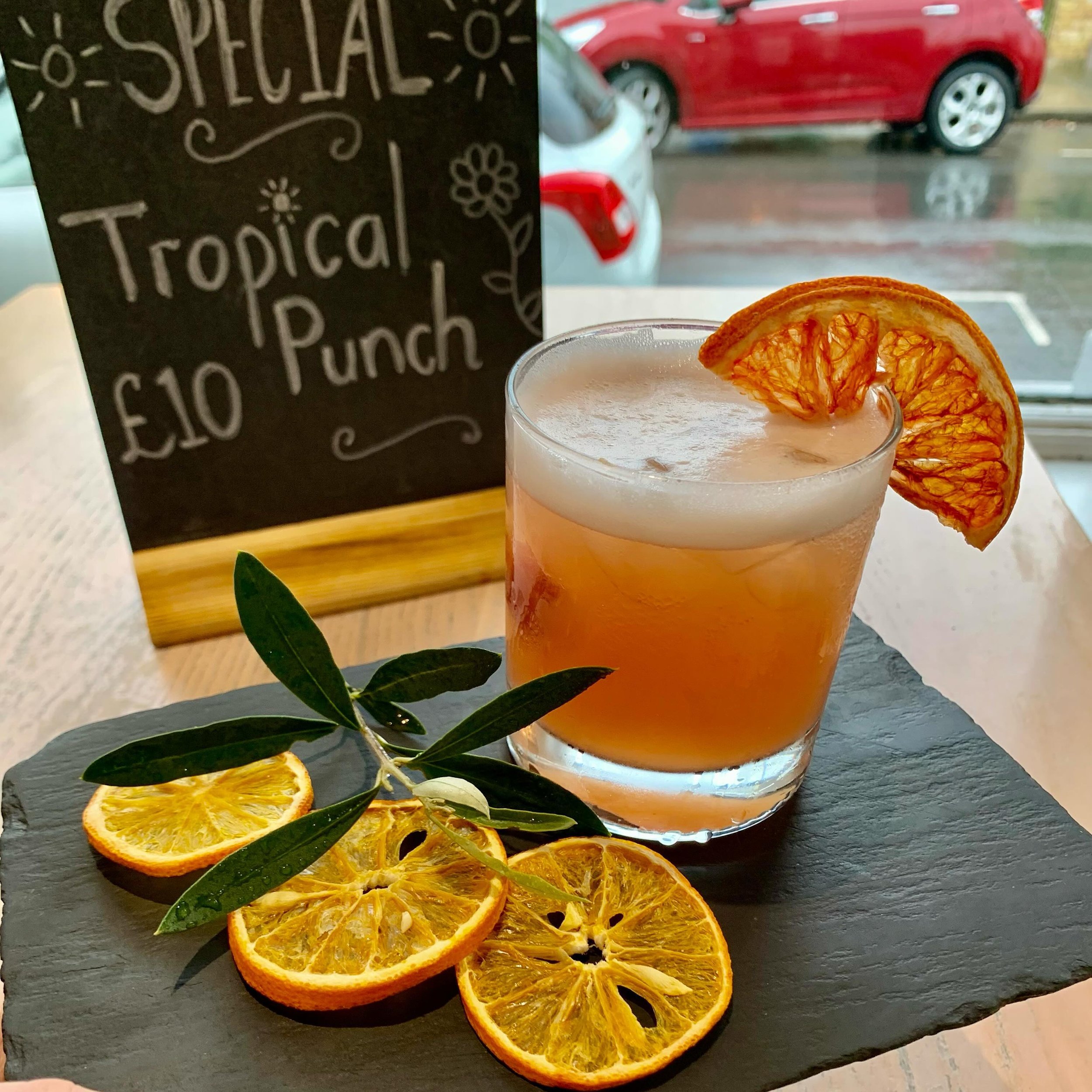 Weekend Cocktail Special: Tropical Punch🍹🌴
