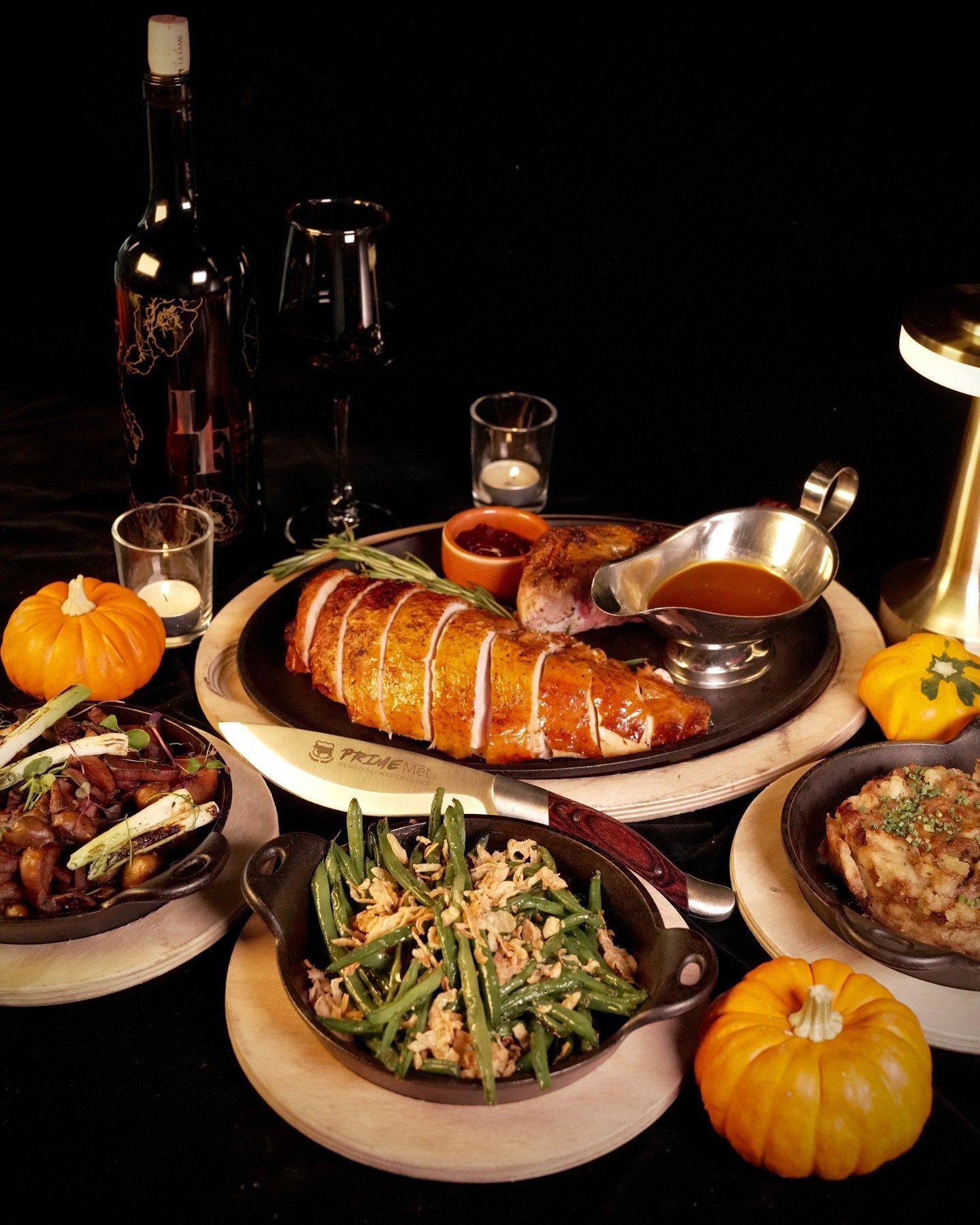 Why settle for one dish when you can have it all? 🦃✨

This Thanksgiving, enjoy rosemary-roasted turkey paired with all your favorite sides, like creamy lobster mac and cheese, green beans almondine, and mashed potatoes. Plus, don&rsquo;t forget to t