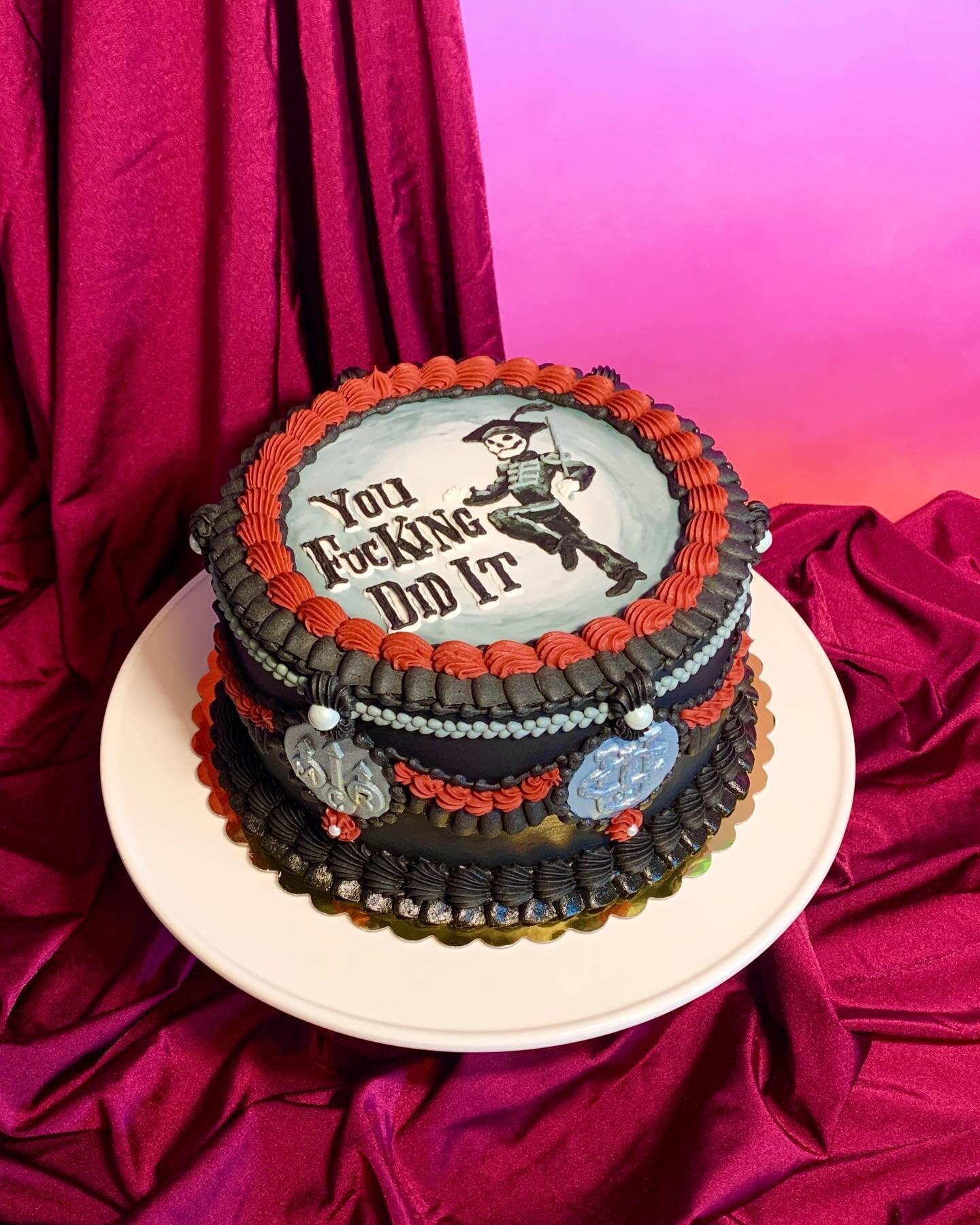 My Chemical Romance-themed graduation cake 💀🎓🖤
Commissioned by one of the worlds greatest moms @missmartini666 for her daughter Elizabeth 🎂chocolate cake with chocolate buttercream filling, buttercream and fondant decoration 

Thank you Michelle 