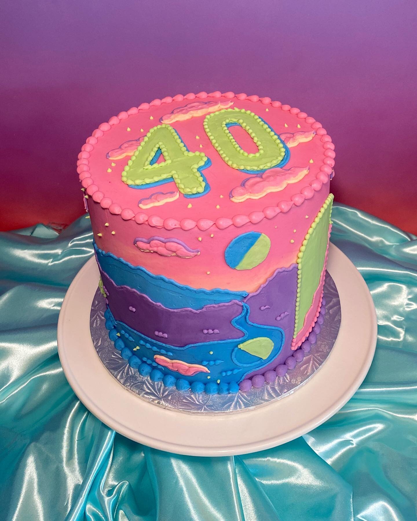 I turned 40! 
What a fun and sweaty weekend 🥰
Here&rsquo;s my cake:
Coconut cake with passion fruit filling and buttercream decoration. 
The possibilities of how to decorate my own barfday cake were nearly limitless&mdash;we were headed for Golden G
