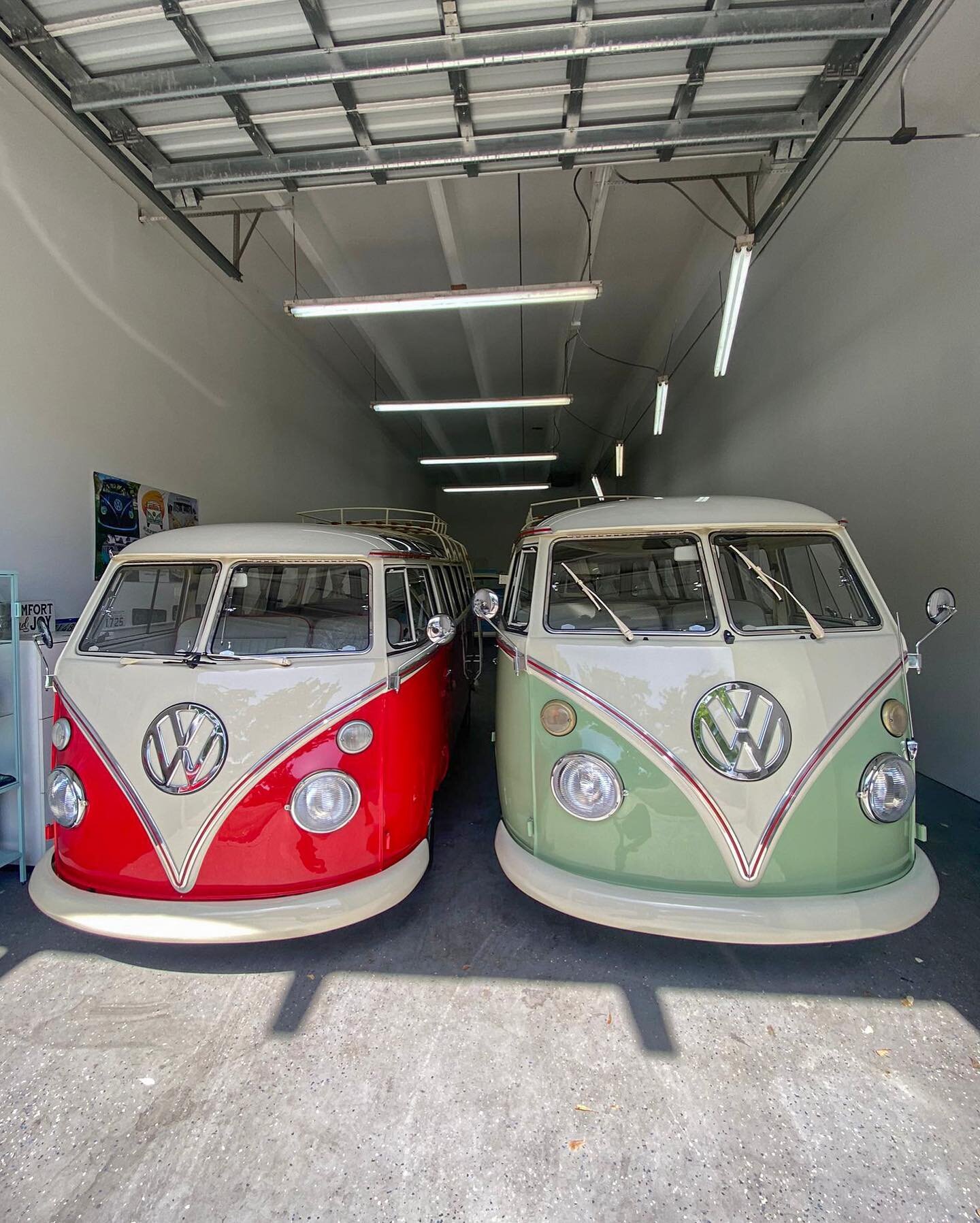 SOLD || Yesterday we said bye to these 2 beautiful VW, but a happy owner is definitely excited for the new adventures they will have! Which color would you pick? ❤️💚