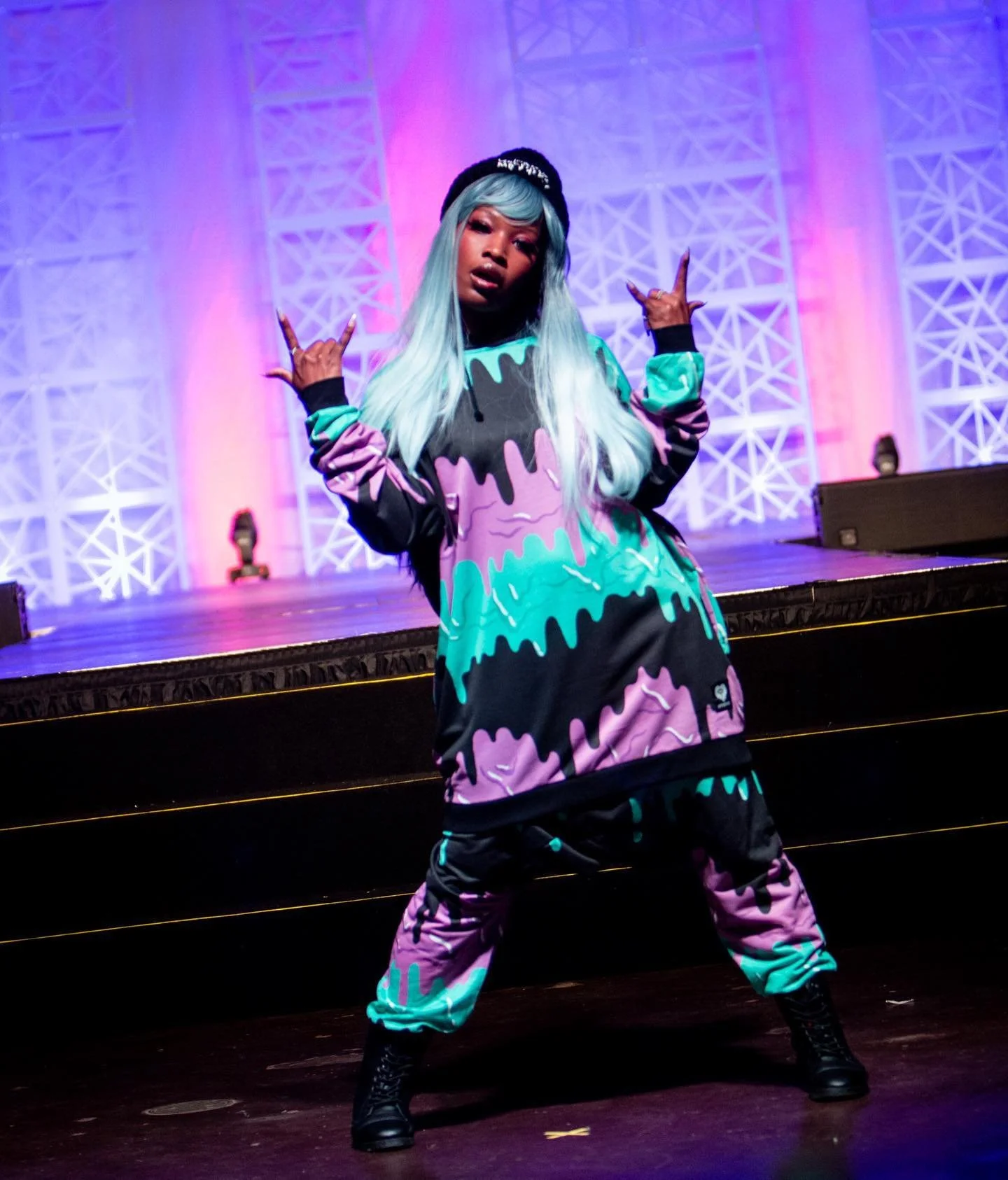 Flashback friday! I have Hypercore on the brain since they will be guesting at Okashicon next week~ @kikobunnie looks so cool on or off the stage!

#altfashion #alternativefashion #japanesestreetfashion #jfashion #jfashiongram #fashionshow #fakestar 