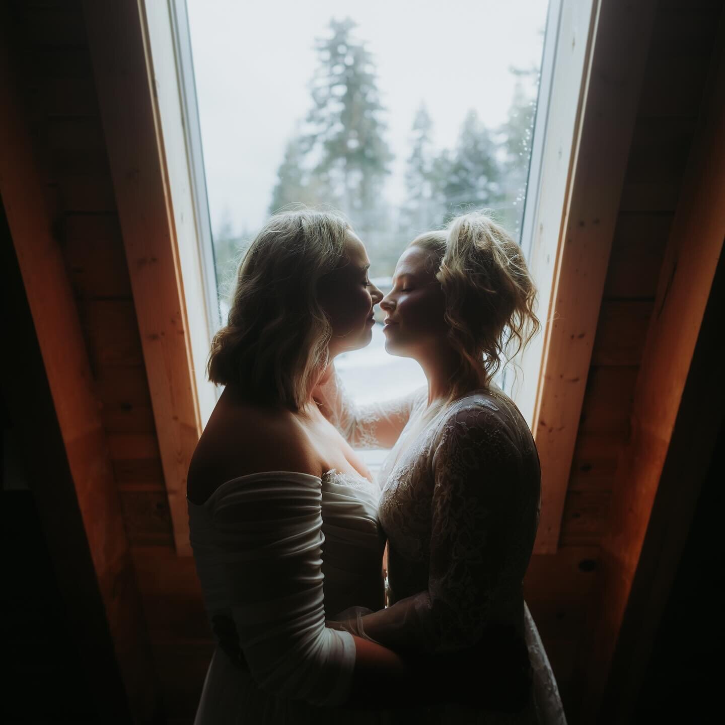 this beautiful masterpiece of an elopement has to be one of my all time favorites with one of favorite couple i&rsquo;ve had the honor to create with!

you may remember these two from their epic pancake steamy session posted last year! well now, it w