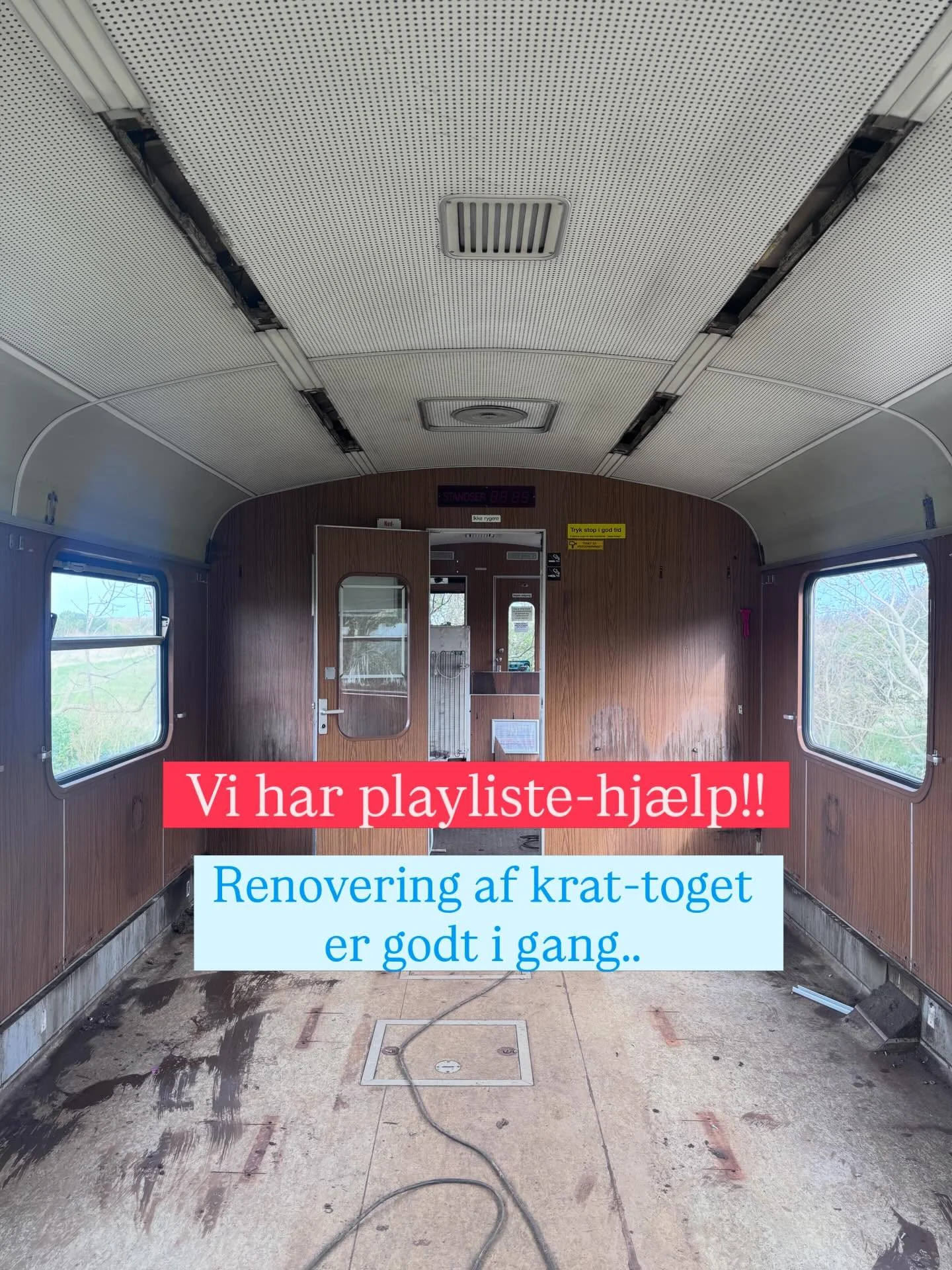 Hvad skal vi h&oslash;re??? Vi kunne virkelig godt bruge lidt hj&aelig;lp til at fylde en playliste som vi kan skrue godt op n&aring;r renovering bliver liiiidt lang:)

Skriv dit forslag i kommentarfeltet 🙌🏻❤️