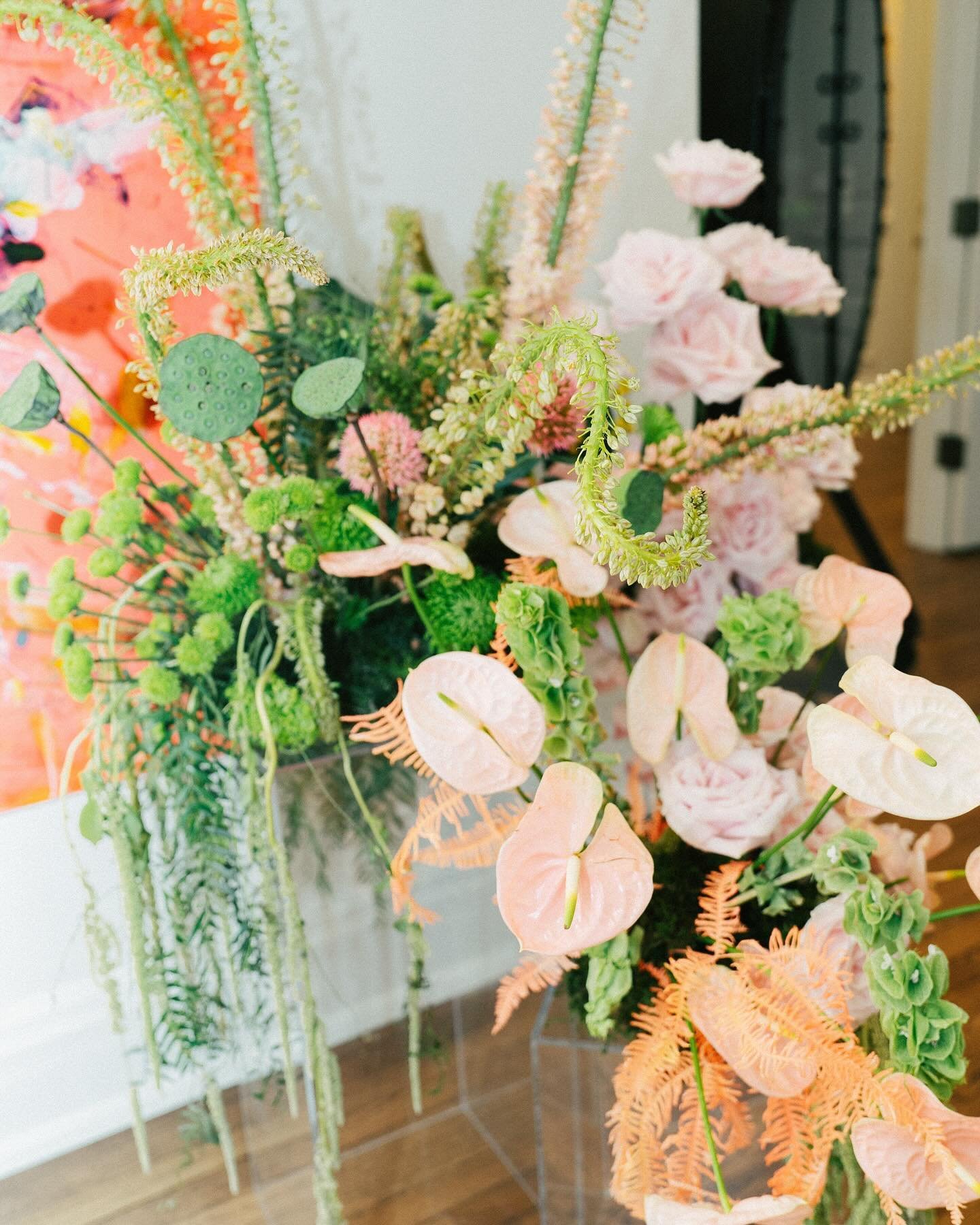 Gorgeous blooms by @bydenizen has me ready for all the colorful Spring decor 💐
