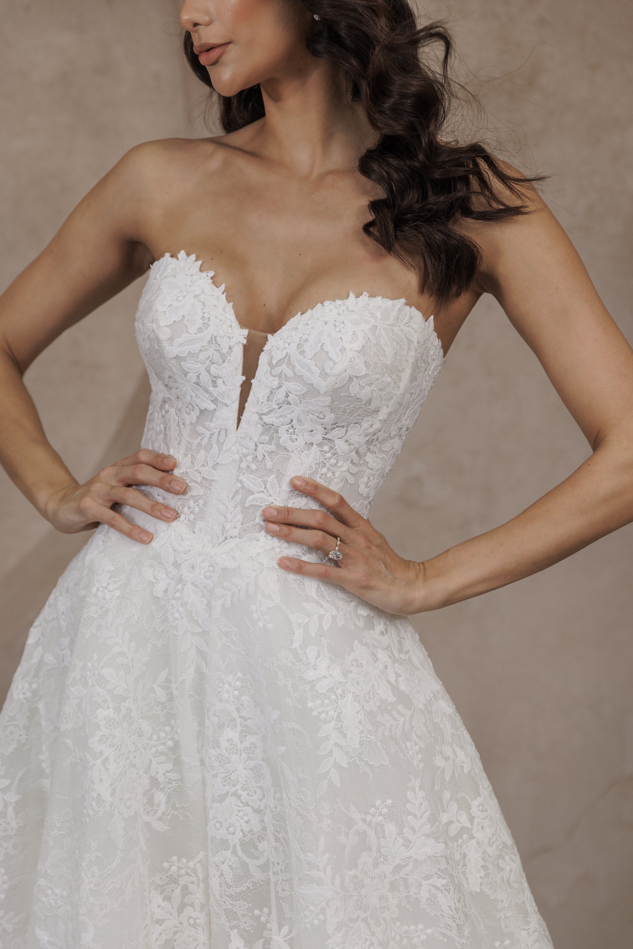 Renata AM-R-2525-2.jpg