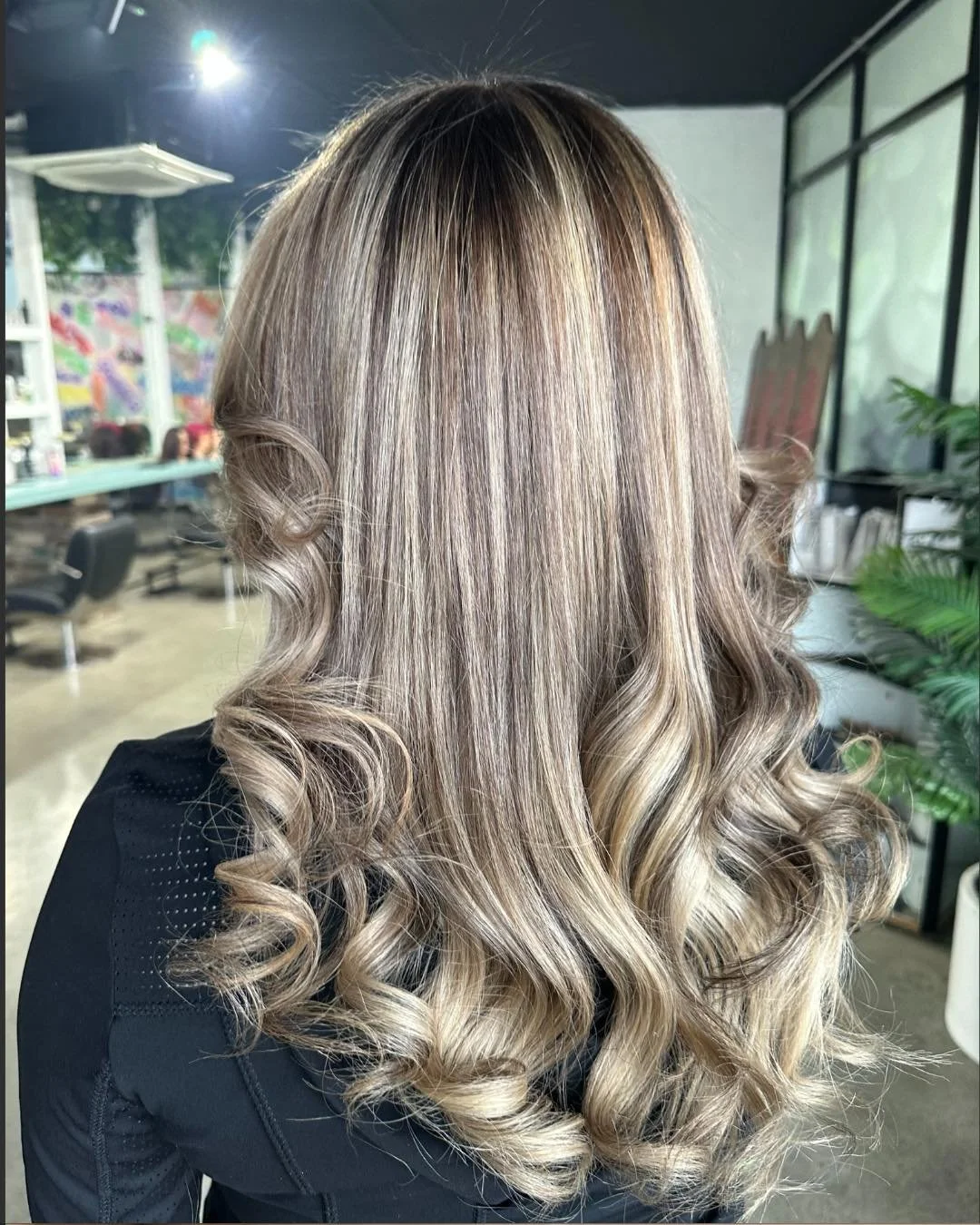 Soft, seamless &amp; full of shine ✨
This creamy blonde blend is giving luxe, healthy hair goals &ndash; finished with soft curls for that perfect bounce 💁🏼&zwj;♀️
Created at SMZHAIR using Keune Color &ndash; ammonia-free &amp; gentle on the hair ?