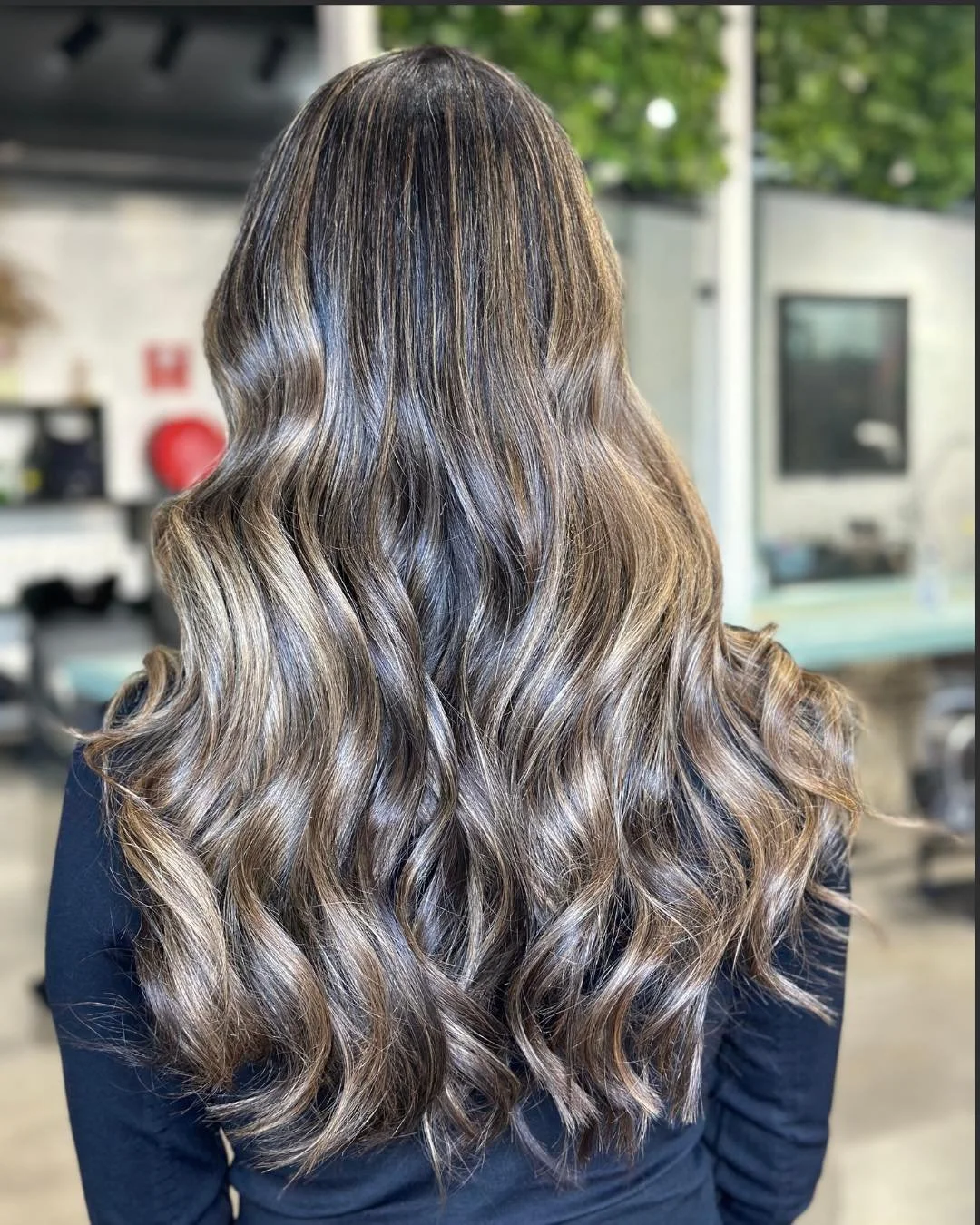 ✨ Dimensional, rich &amp; effortlessly blended ✨
This soft brunette balayage was created using Keune&rsquo;s ammonia-free colour to enhance depth and shine without compromising hair health 💫
Perfect for low-maintenance beauty with maximum impact!

?