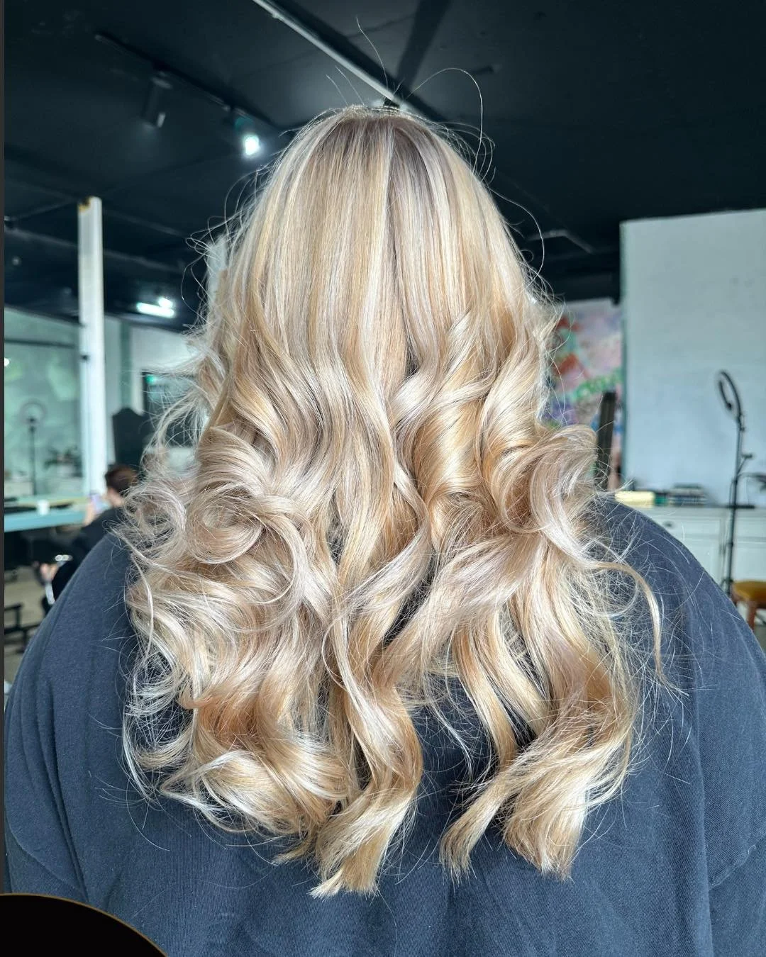 ✨ Blonde &amp; Bouncy ✨
This beige blonde beauty is all about brightness, softness, and healthy shine 💛
Custom-toned using Keune&rsquo;s ammonia-free colour for a flawless, scalp-friendly finish &mdash; styled with soft curls for that luxe touch.

?