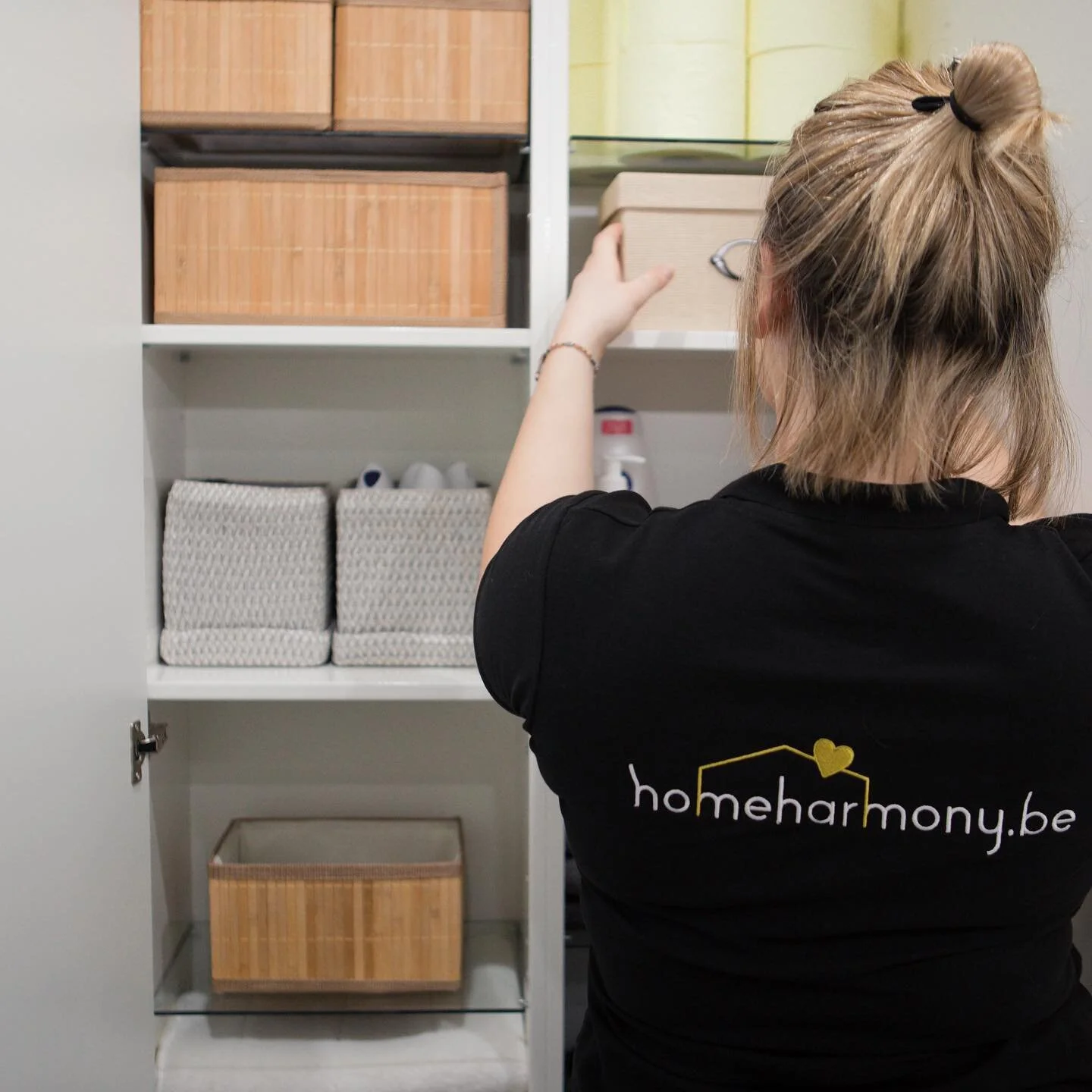 Make Your Move a Stress-Free Success! ✨📦
Moving to a new home is the perfect opportunity to kickstart your decluttering and organizing journey! Why do it alone when we're here to help every step of the way? 🤝

At HomeHarmony, we specialize in makin