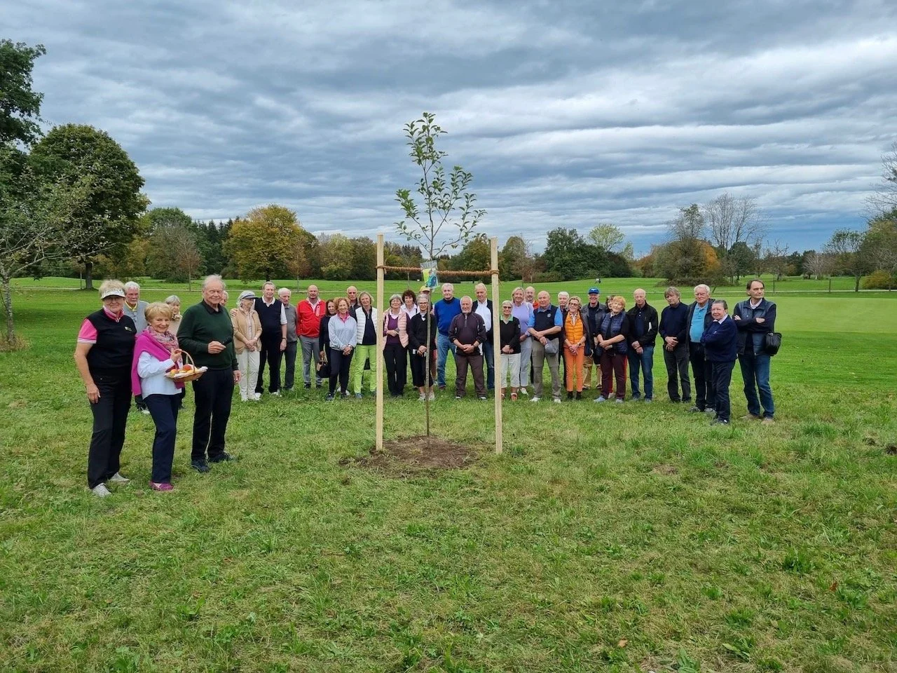 Ein Apfelbaum erinnert an Hans Gugler
