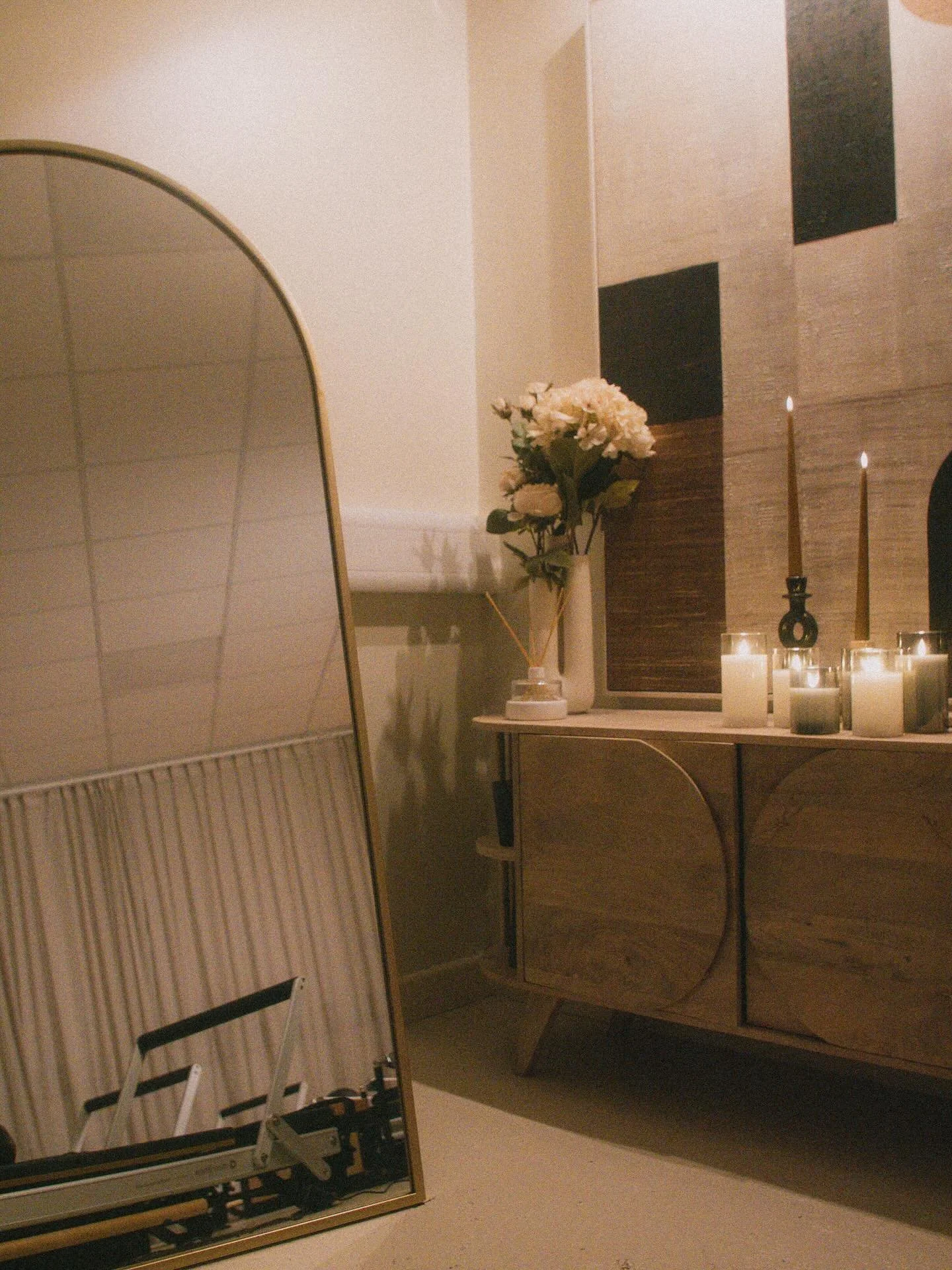 Our Gorgeous Reformer Room 🧡

Earthy. Warm. A glowing start to even the darkest November morning.

Have you tried a class with us yet?? Secure our 3 for &pound;40 intro and build some heat as we head into winter ❄️