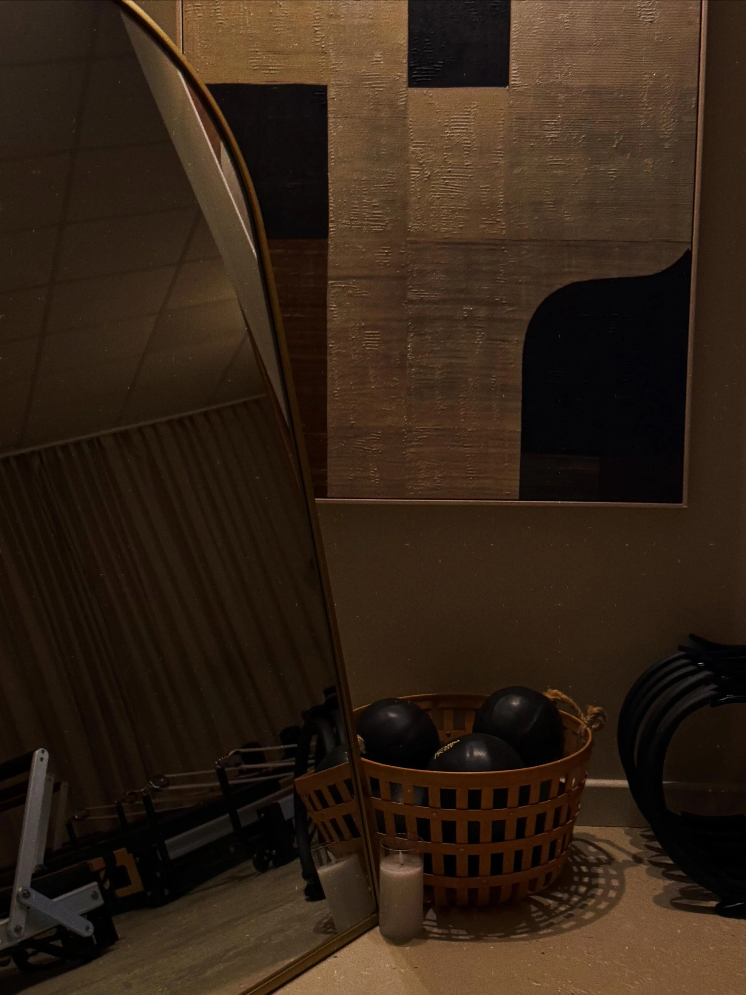 Beautiful studios are nice. Meaningful ones are nicer.

We designed our studio to feel feminine, but strong. A reflection of the duality of being a woman. But more than anything, we cared about how it felt.

Clean. Minimal. Low stimulation.
Earth ton