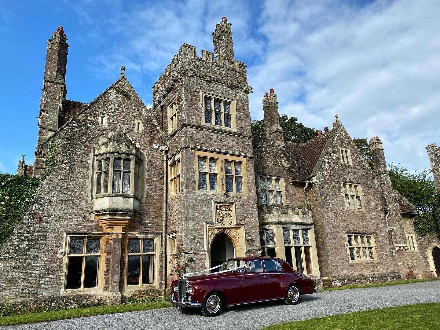 Choose anything from a Rolls to a Land Rover or vintage tractor and trailer as your wedding car - we can advise on hire. They all look fabulous parked outside Treberfydd! 

#treberfyddhouse #wedding #countryhousewedding #rollsroyce #vintagecar #weddi