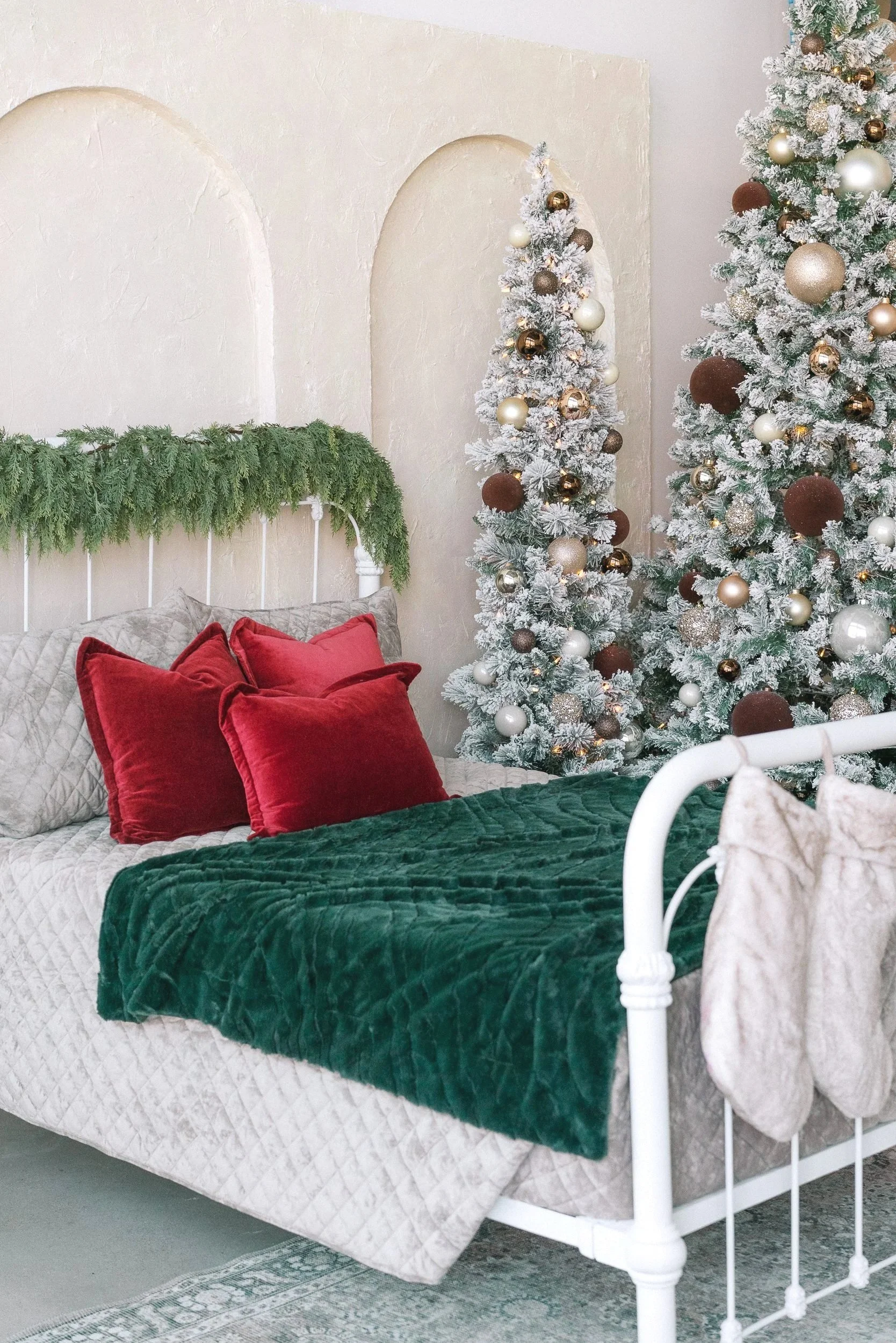 %C2%A92024AlightCollab-Holiday-Sets-7.jpg