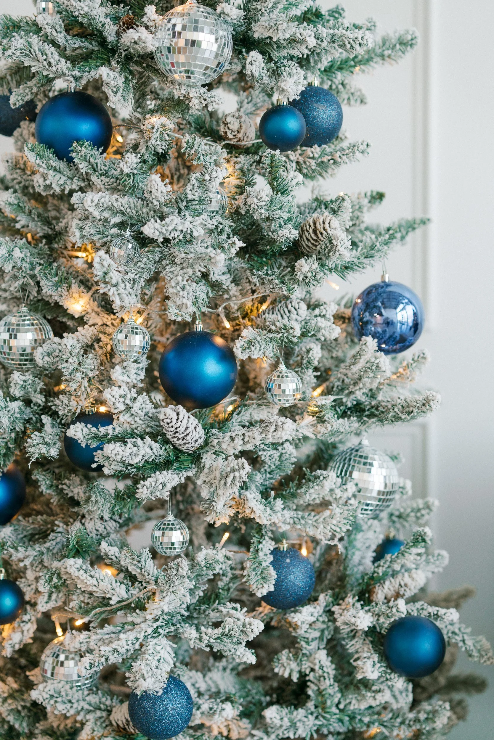 styled-holiday-scenes-family-photography-austin-photographer-studio.jpg