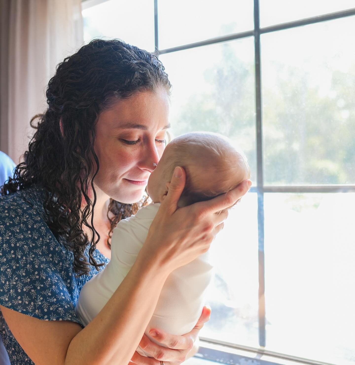 Your families story ❤️ a time stamp on this season of your life. Your home, your new baby. 

Every session comes out a bit different with lifestyle photography and that&rsquo;s why I love it! 

#lifestyleneabornphotographer #newbornphotography #jacks