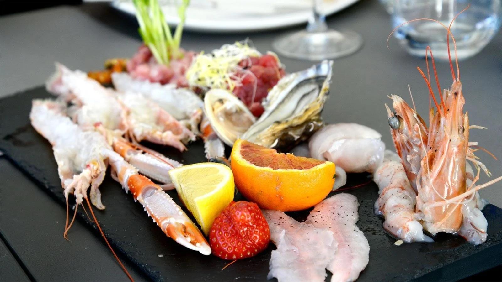 📌 Pranzo o cena?
Vieni a scoprire i nostri piatti di pesce freschissimo, crudit&egrave; e specialit&agrave; di mare, disponibili ogni giorno nel nostro bistrot.

📲 Prenotazioni al 338 564 2424
📍 Al Cortiletto &ndash; Tradizione &amp; Innovazione

