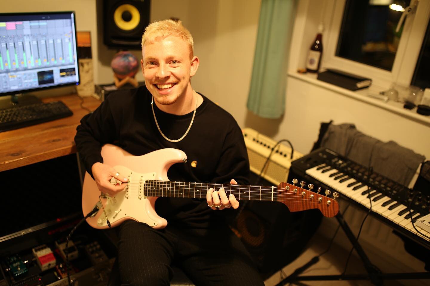 Some happy snaps of @george_handley_music playing my new build ! Check this lad out for his tasty bass/drums grooves 

#guitar #fender #strat #musician #music #studio #guitarbuild