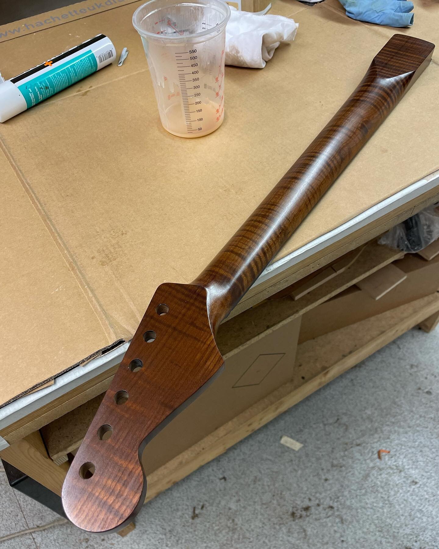 Here&rsquo;s an update of some of the necks I&rsquo;ve been making recently ! Woods from @luthiers_supplies 

#guitarbuilders #guitarmaker #guitar #guitarwood #woodporn #handmade #craft #luthier #makeguitarsnotwar