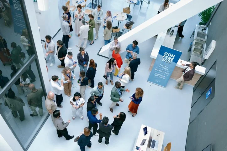 Business Socialising: costruire relazioni professionali in inglese