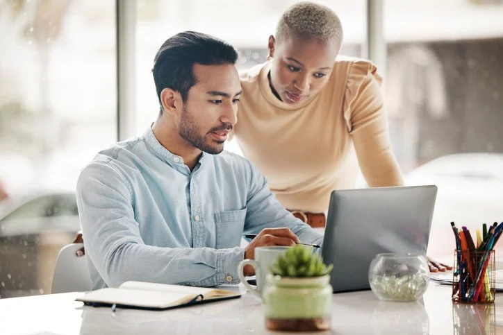 scrivere email professionali in inglese al lavoro