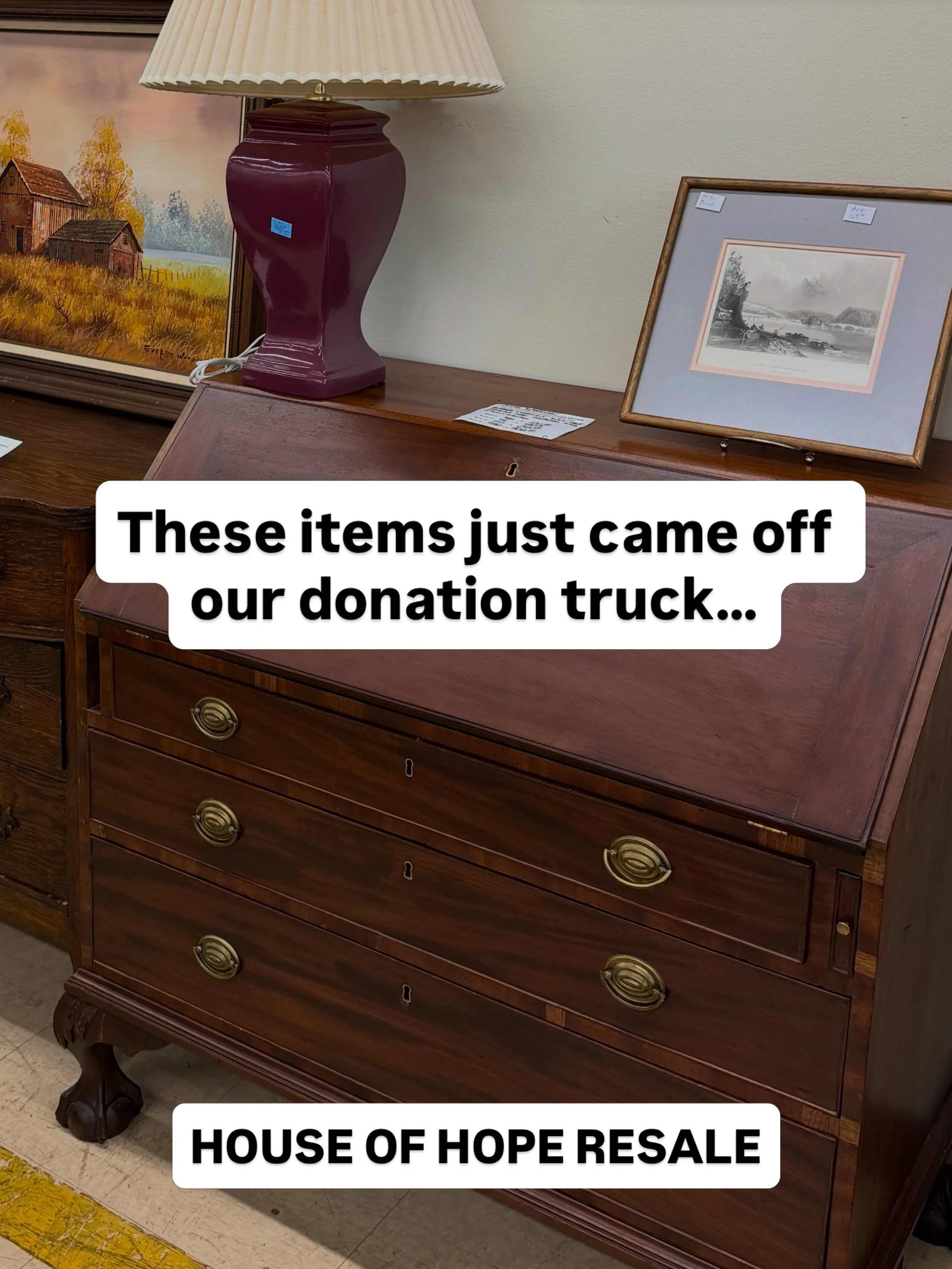 🛻 Fresh off our furniture donation truck and ready for weekend thrift shopping! 
.
.
.
.
.
.
#arlingtonheights #thriftfurniture #chicagothrift #palatine #mountprospect