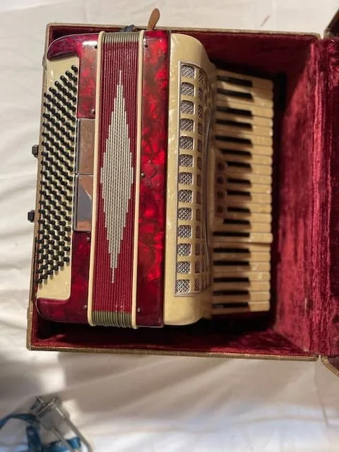 Vintage Accordian 3c.jpg