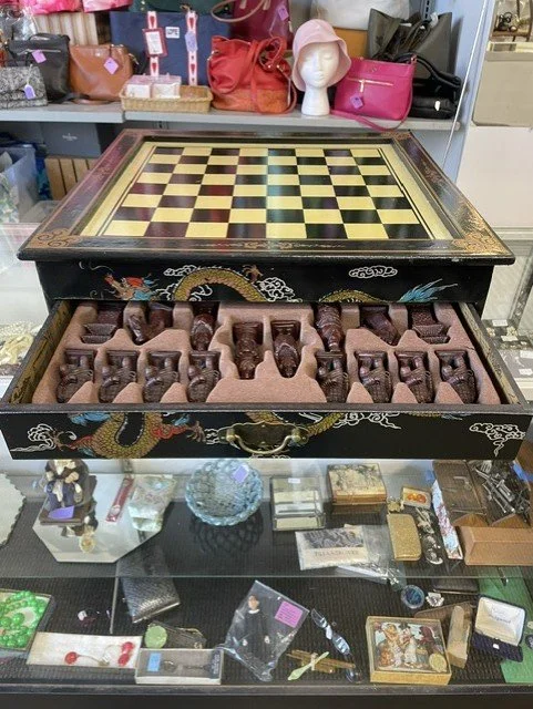 Asian Chess Set borwn pieces.jpg