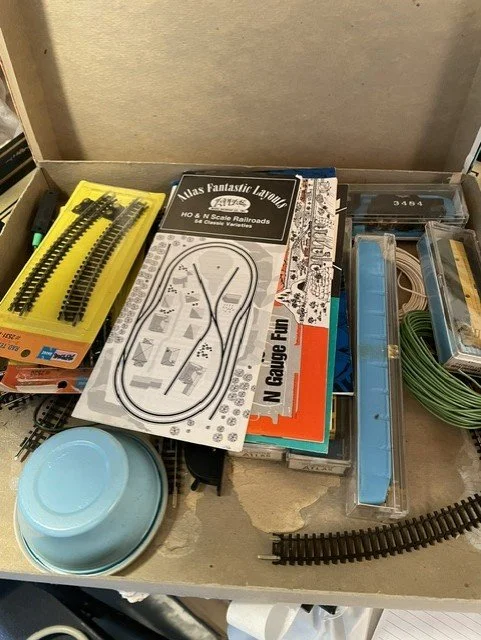 Train Set Contents.jpg