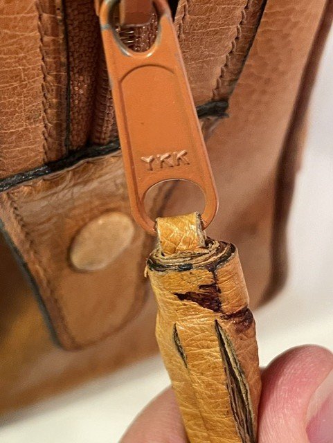 Ostrich Purse zipper.jpg