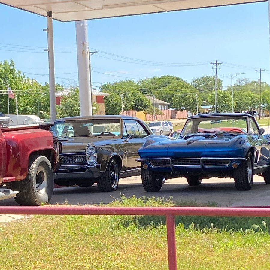 Which one are you taking?
.
.
.
#gto #pontiac #pontiacgto #thejudge #corvette #stingray #corvettestingray #hotrod #streetrod #classic #classiccars #classicalmusic #musclecar