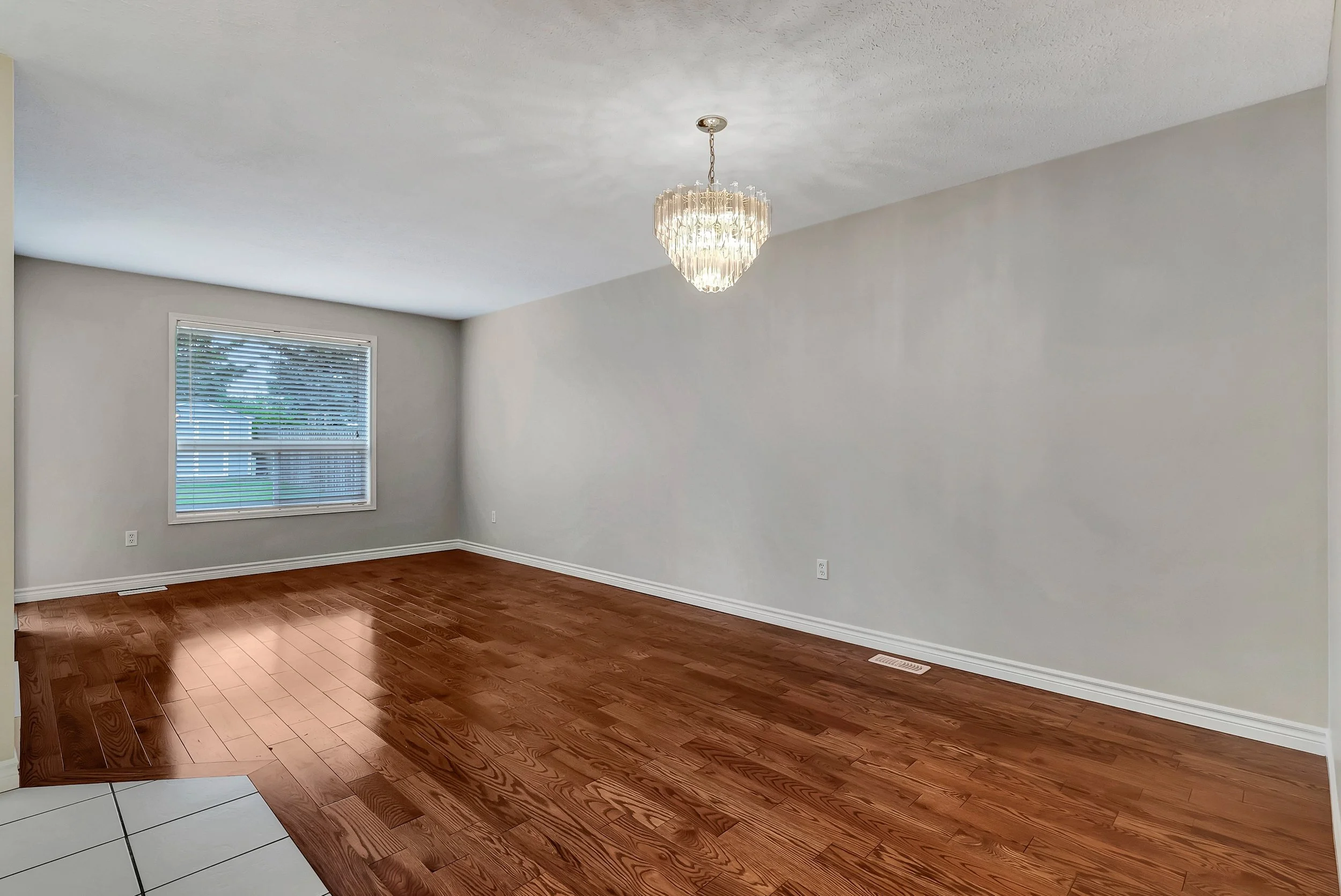 010-16 Crawford Cres-10.jpg