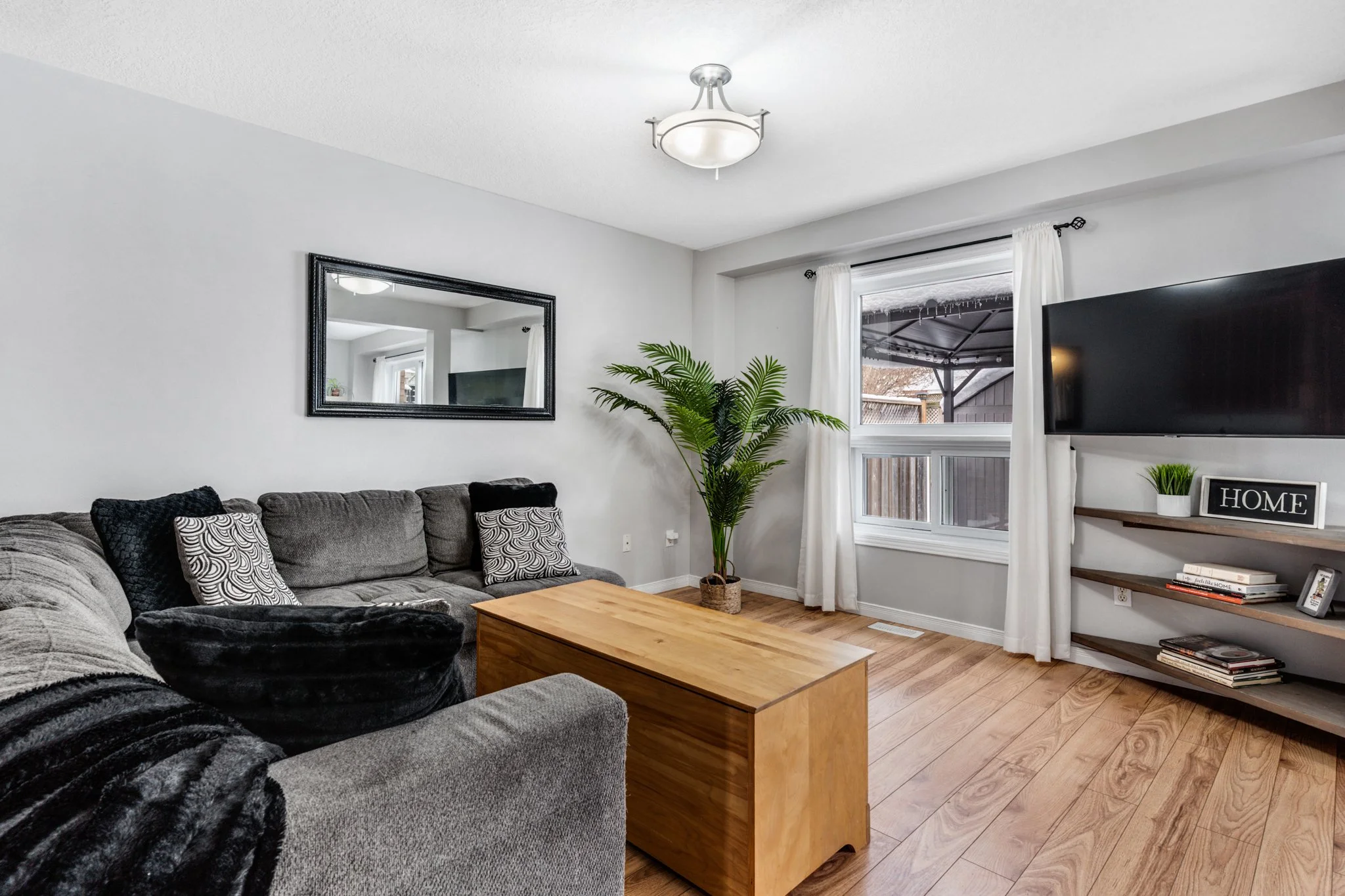 014-102MarstonCres-14.jpg