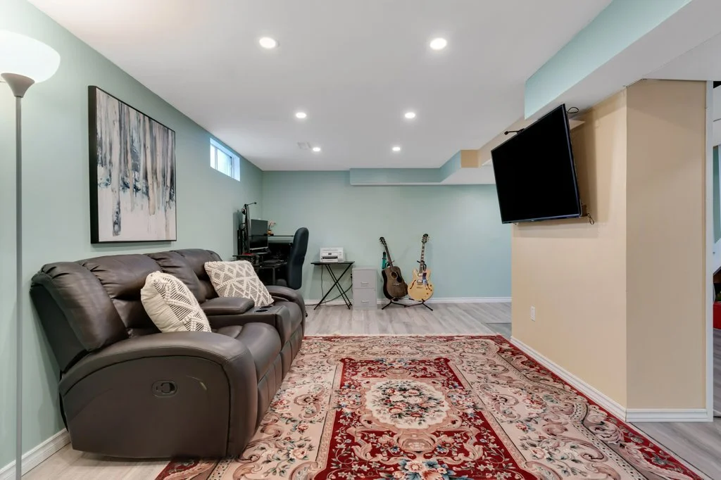 045-41 Delevan Dr-45_m.jpg