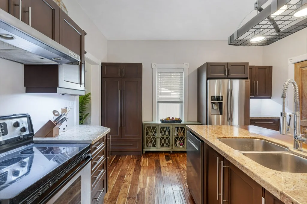 023-338 Laurel St-23_m.jpg