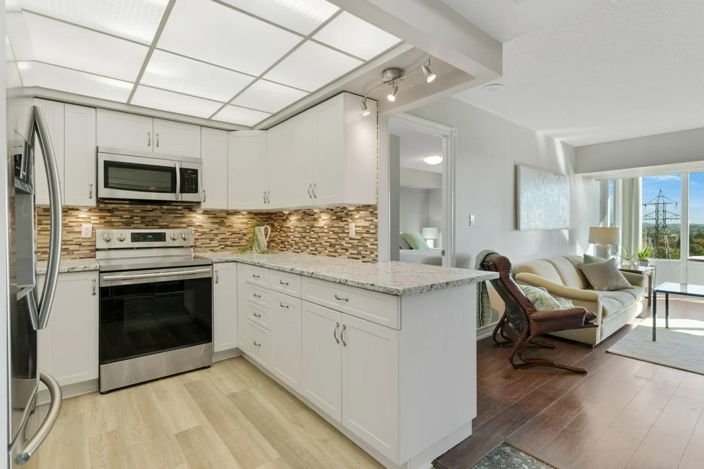 018-402-237 King St W-14_m.jpg