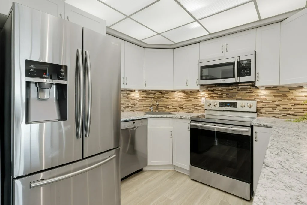 016-402-237 King St W-12_m.jpg